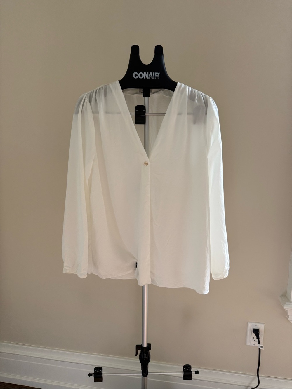 New Wilfred Lightweight V-Neck Button Front Blouse — pearl White